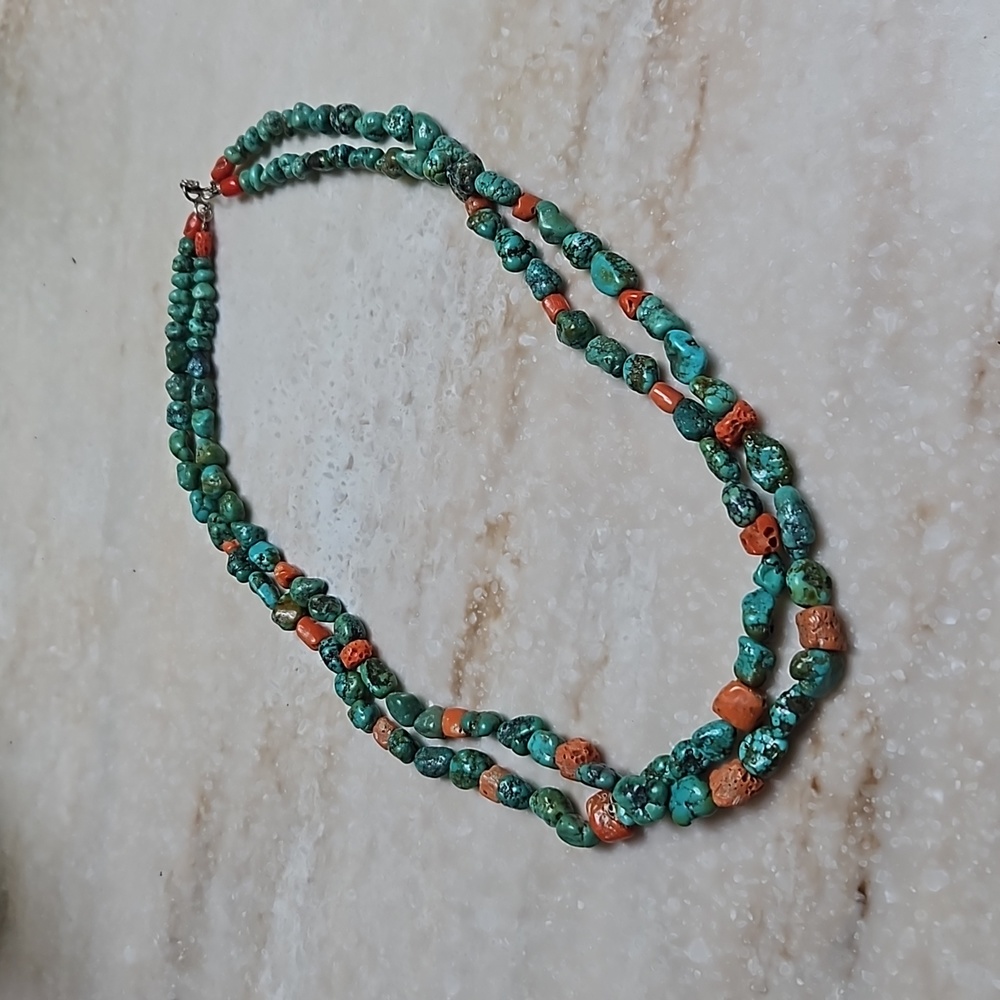 😍Vintage Turquoise & Coral Necklace 22 Inches😍